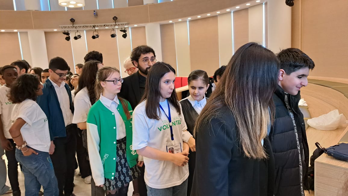 Tanınmış Oftolmoloq Zərifə Əliyevanın doğum gününə həsr edilən BİRİKDƏ GÖRÜRÜK adlı gəzinti