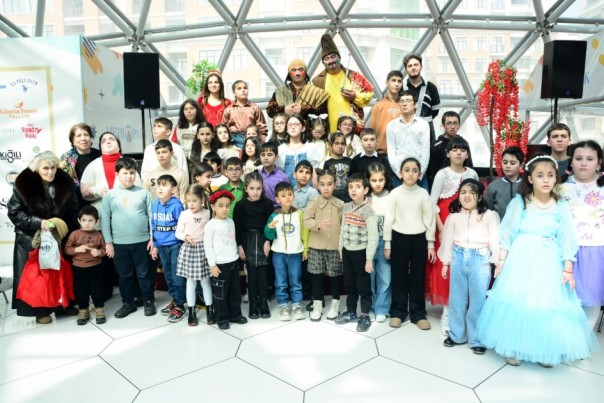 {"en":"Bak\u0131 \u015f\u0259h\u0259rind\u0259 g\u00f6rm\u0259 \u00fczr\u0259 \u0259lilliyi olan 18 ya\u015f\u0131na \u00e7atmayan \u015f\u0259xsl\u0259r (u\u015faqlar) \u00fc\u00e7\u00fcn Novruz Bayram\u0131na h\u0259sr edilmi\u015f bayram \u015f\u0259nliyi t\u0259\u015fkil edilmi\u015fdir.","az":"Bak\u0131 \u015f\u0259h\u0259rind\u0259 g\u00f6rm\u0259 \u00fczr\u0259 \u0259lilliyi olan 18 ya\u015f\u0131na \u00e7atmayan \u015f\u0259xsl\u0259r (u\u015faqlar) \u00fc\u00e7\u00fcn Novruz Bayram\u0131na h\u0259sr edilmi\u015f bayram \u015f\u0259nliyi t\u0259\u015fkil edilmi\u015fdir.","ru":"Bak\u0131 \u015f\u0259h\u0259rind\u0259 g\u00f6rm\u0259 \u00fczr\u0259 \u0259lilliyi olan 18 ya\u015f\u0131na \u00e7atmayan \u015f\u0259xsl\u0259r (u\u015faqlar) \u00fc\u00e7\u00fcn Novruz Bayram\u0131na h\u0259sr edilmi\u015f bayram \u015f\u0259nliyi t\u0259\u015fkil edilmi\u015fdir."}